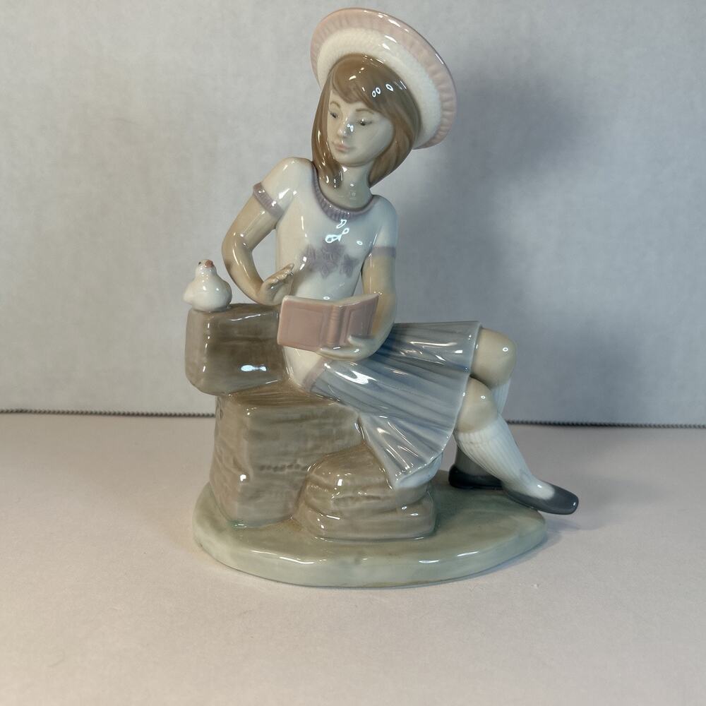 Lladró 6024 Sunday’s Child Figurine Retired Girl Reading Spain Polope EUC